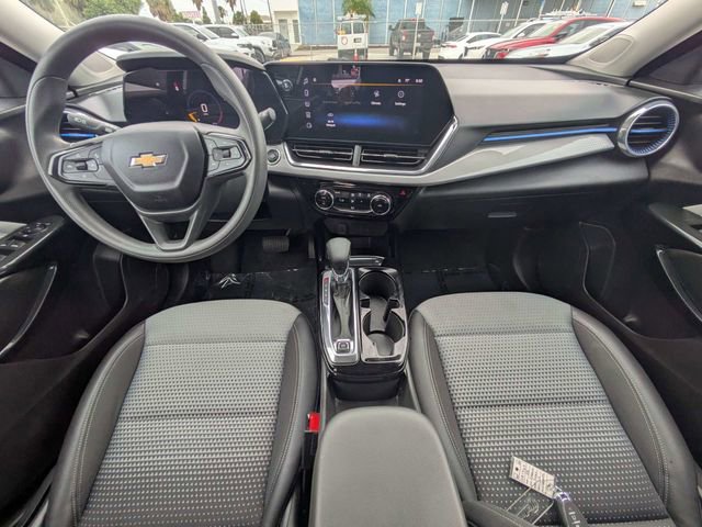 Used 2025 Chevrolet Trax LT FWD image 13