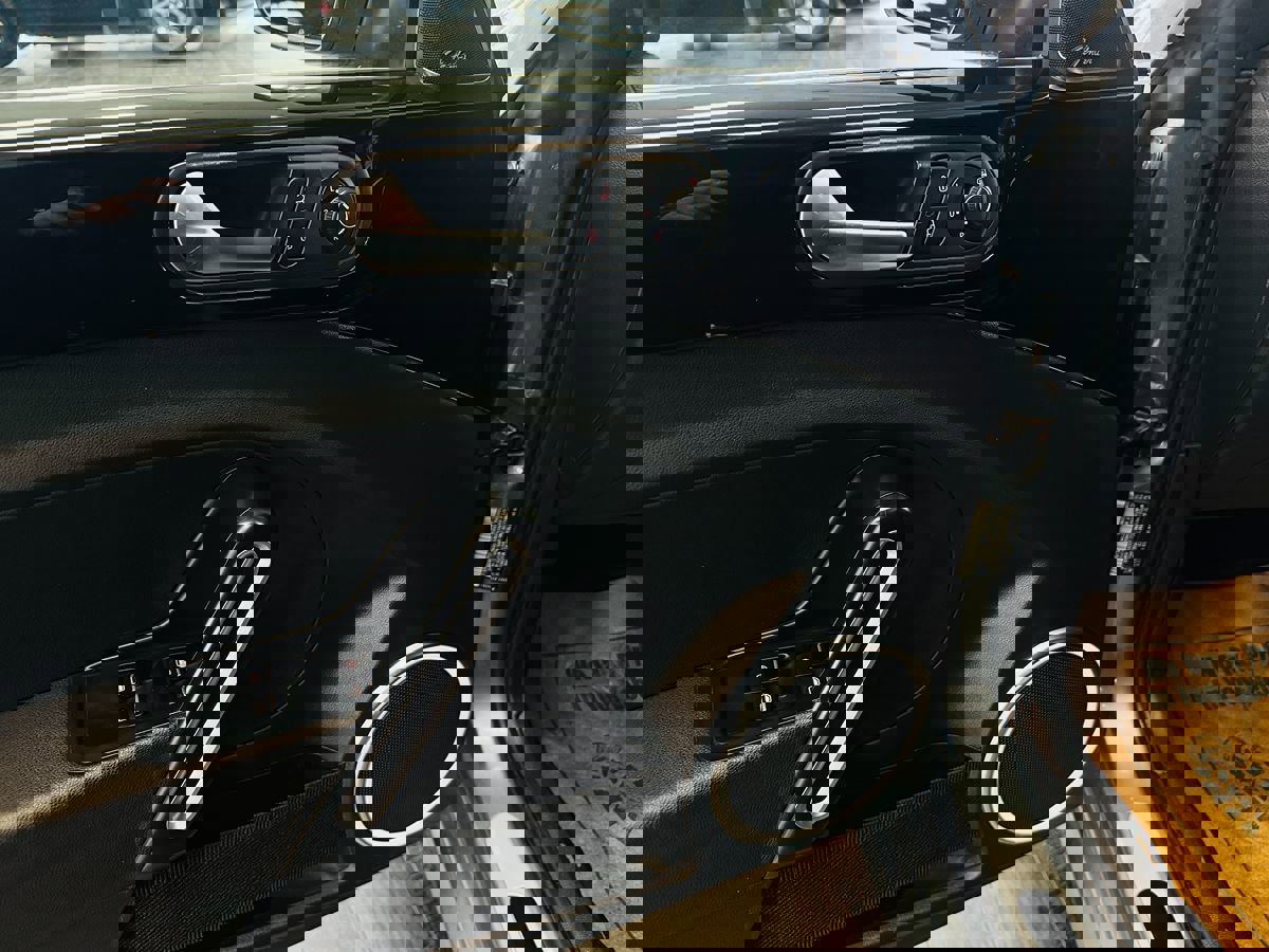 Used 2019 Volkswagen Beetle S image 27