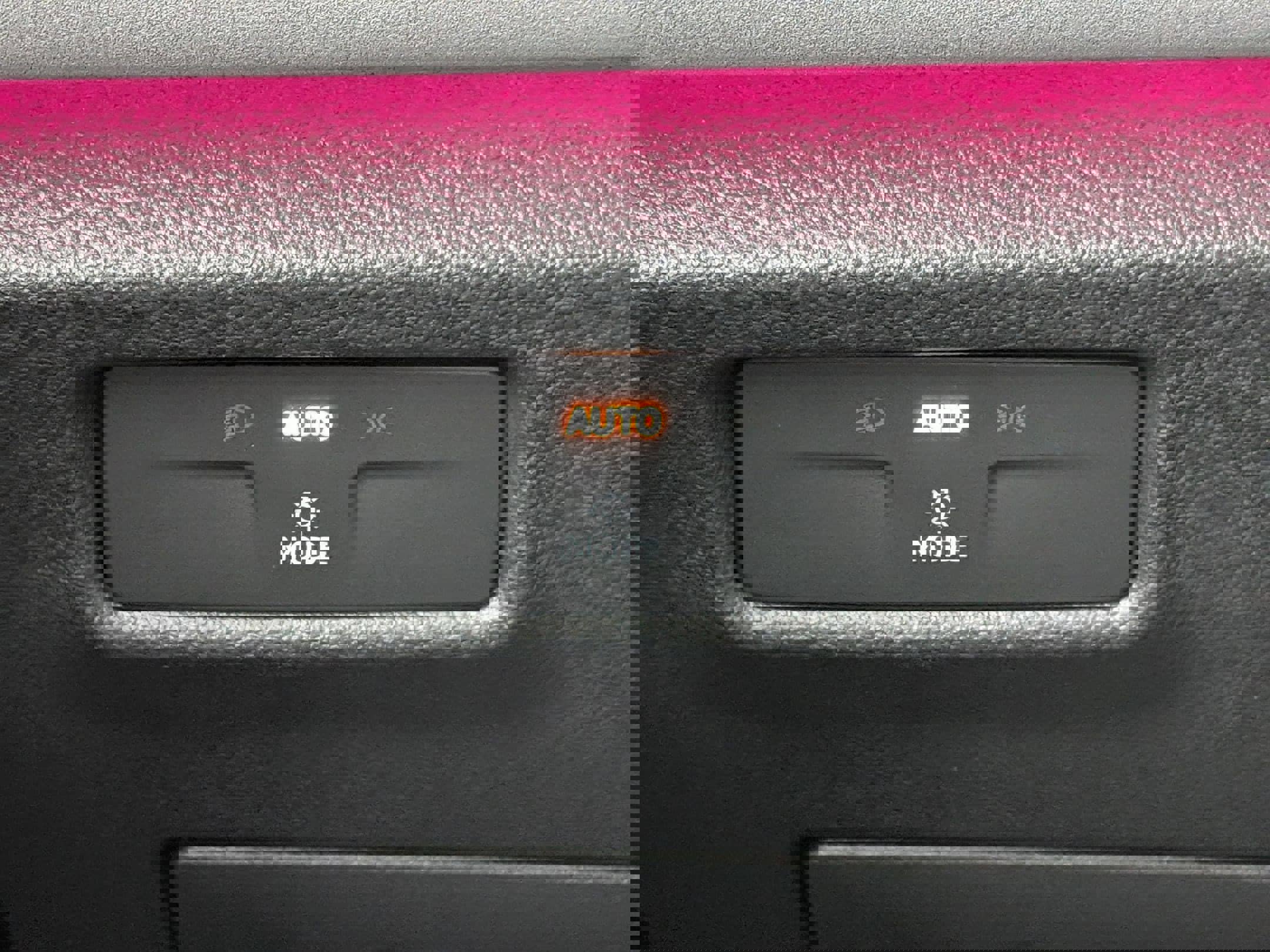 Used 2025 Volkswagen Tiguan SE R-Line image 17