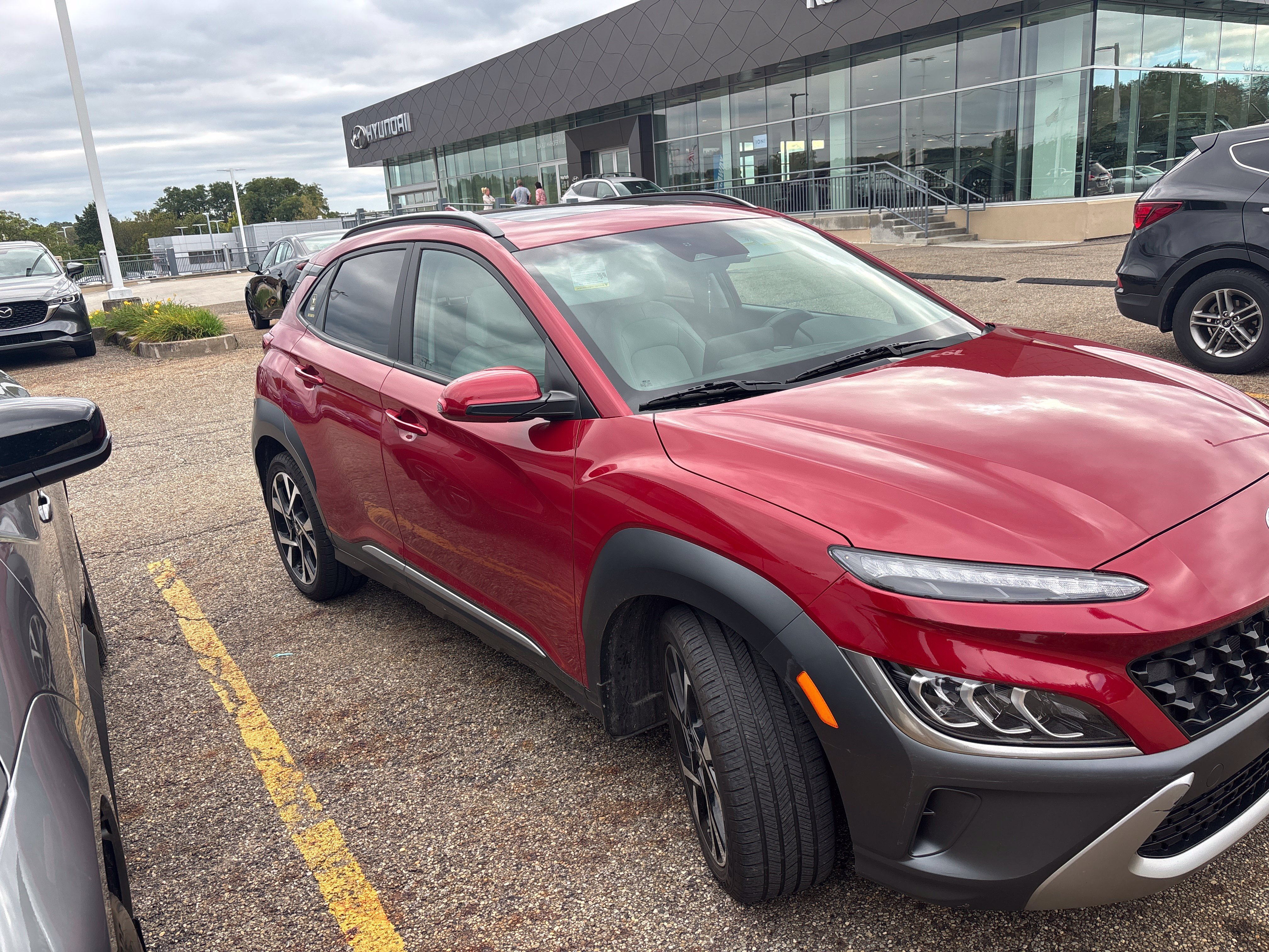 Used 2022 Hyundai Kona Limited w/ Cargo Package AWD/4WD image 7