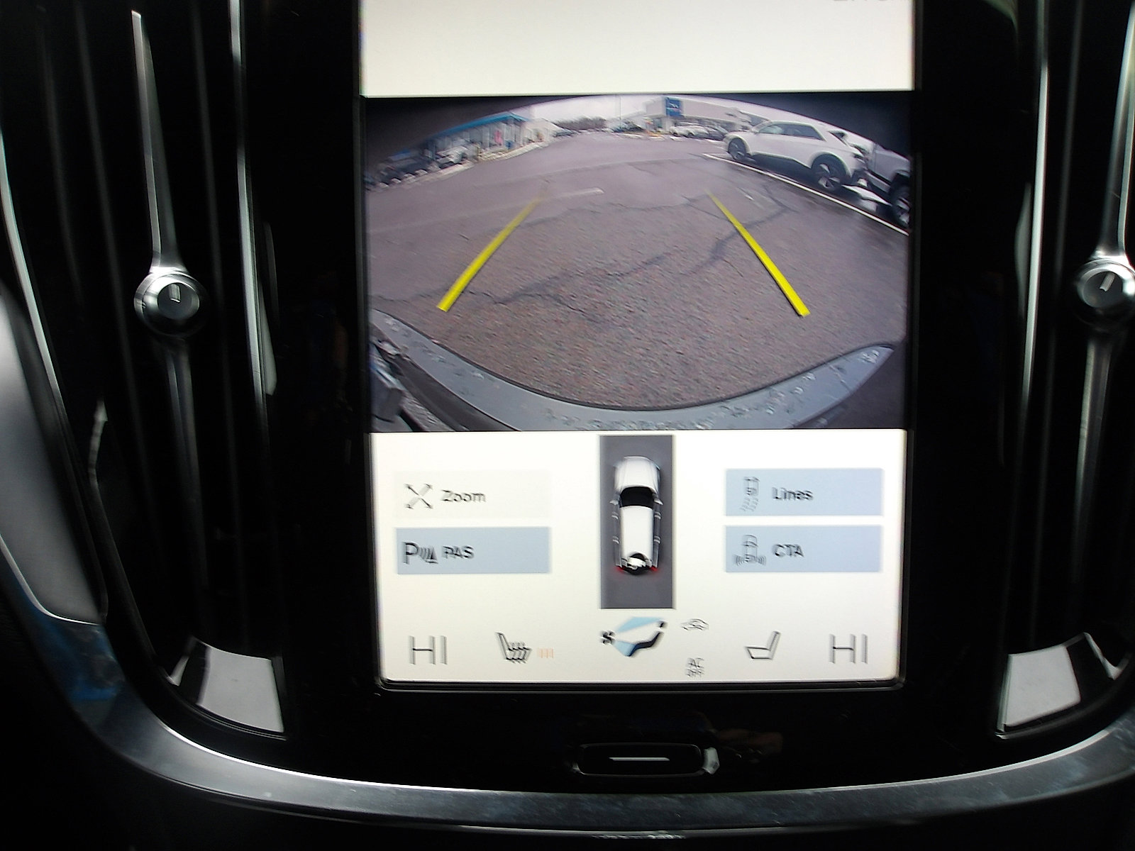 Used 2020 Volvo V60 T5 Cross Country image 19