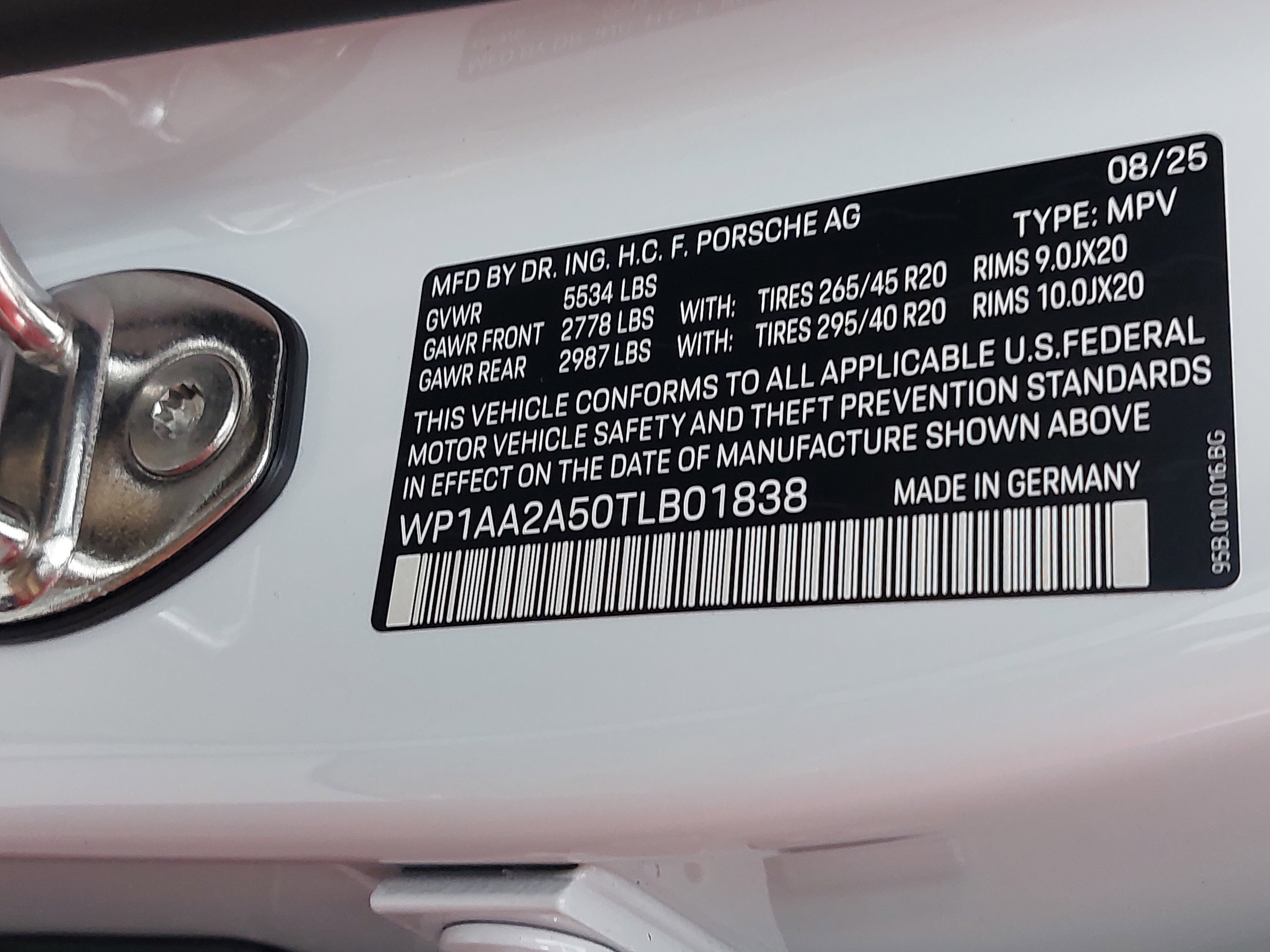 New 2026 Porsche Macan image 37