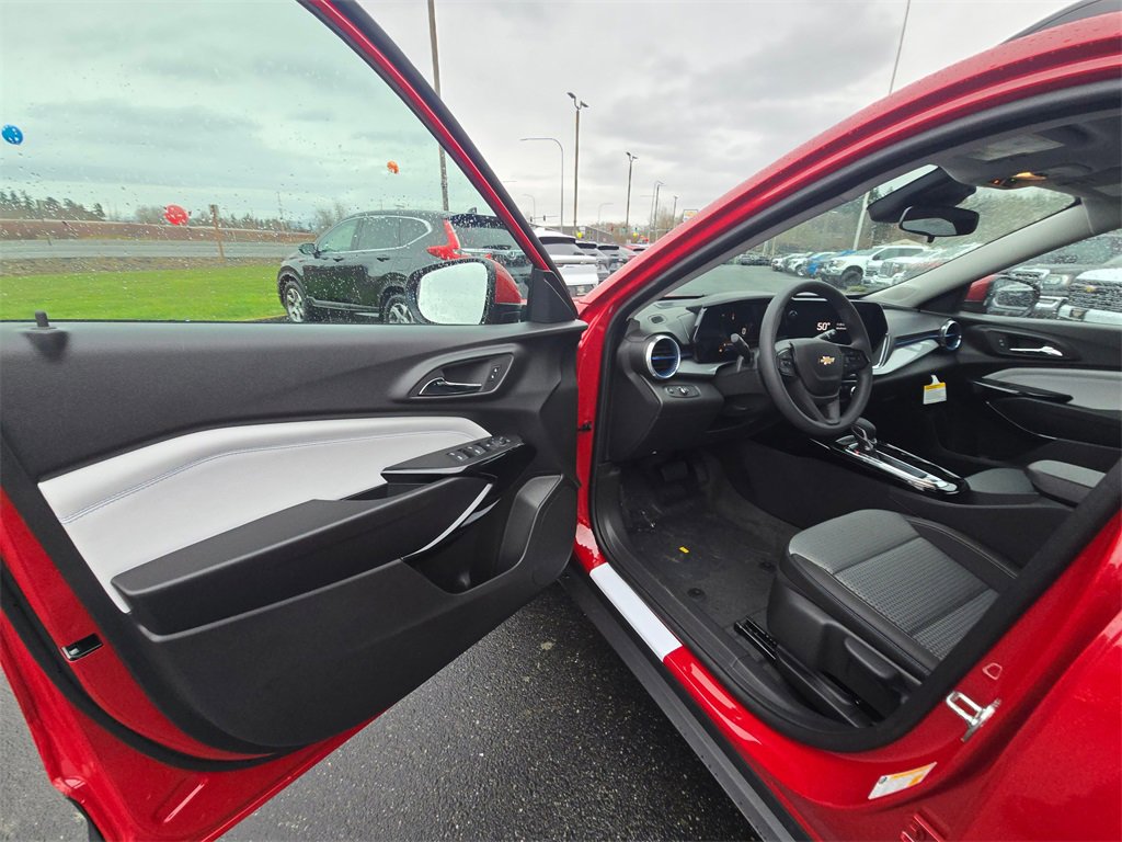 New 2026 Chevrolet Trax LT image 14