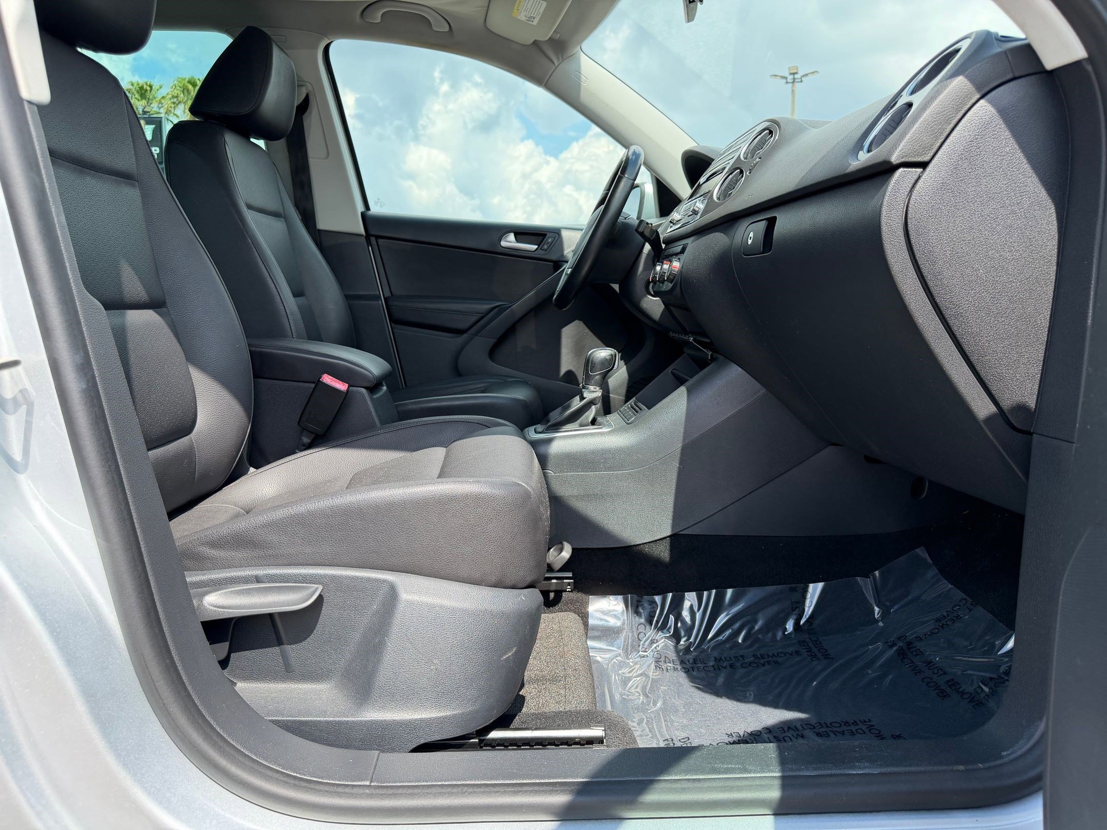 Used 2014 Volkswagen Tiguan SE FWD image 37