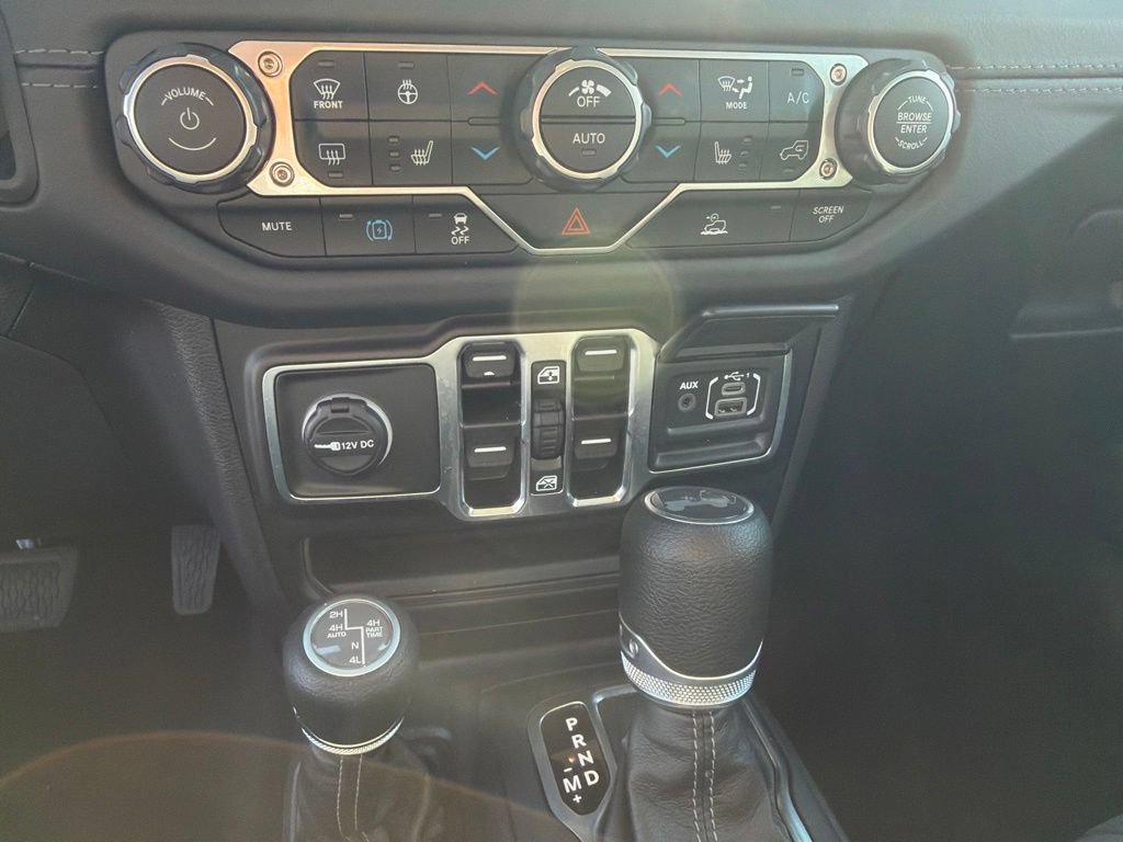 Used 2025 Jeep Wrangler Unlimited Sahara AWD/4WD image 24