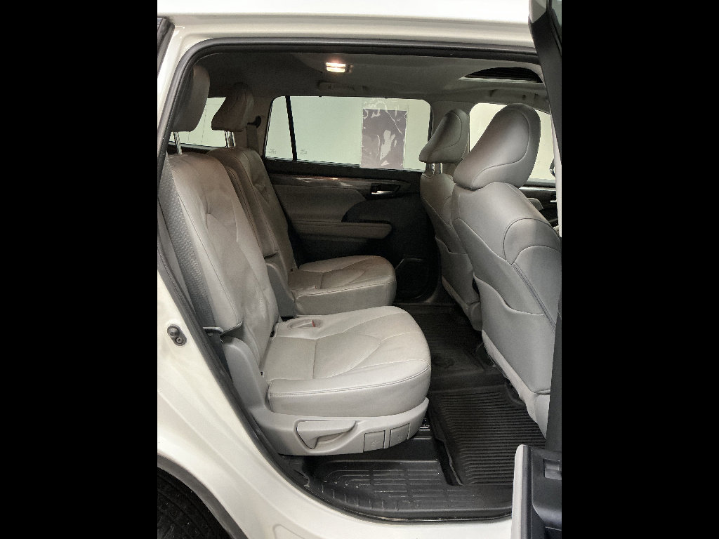 Used 2021 Toyota Highlander Limited AWD/4WD image 23