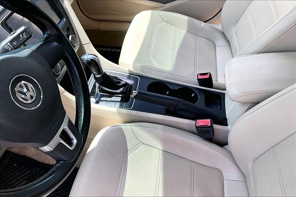 Used 2015 Volkswagen Passat 1.8T Limited Edition FWD image 11