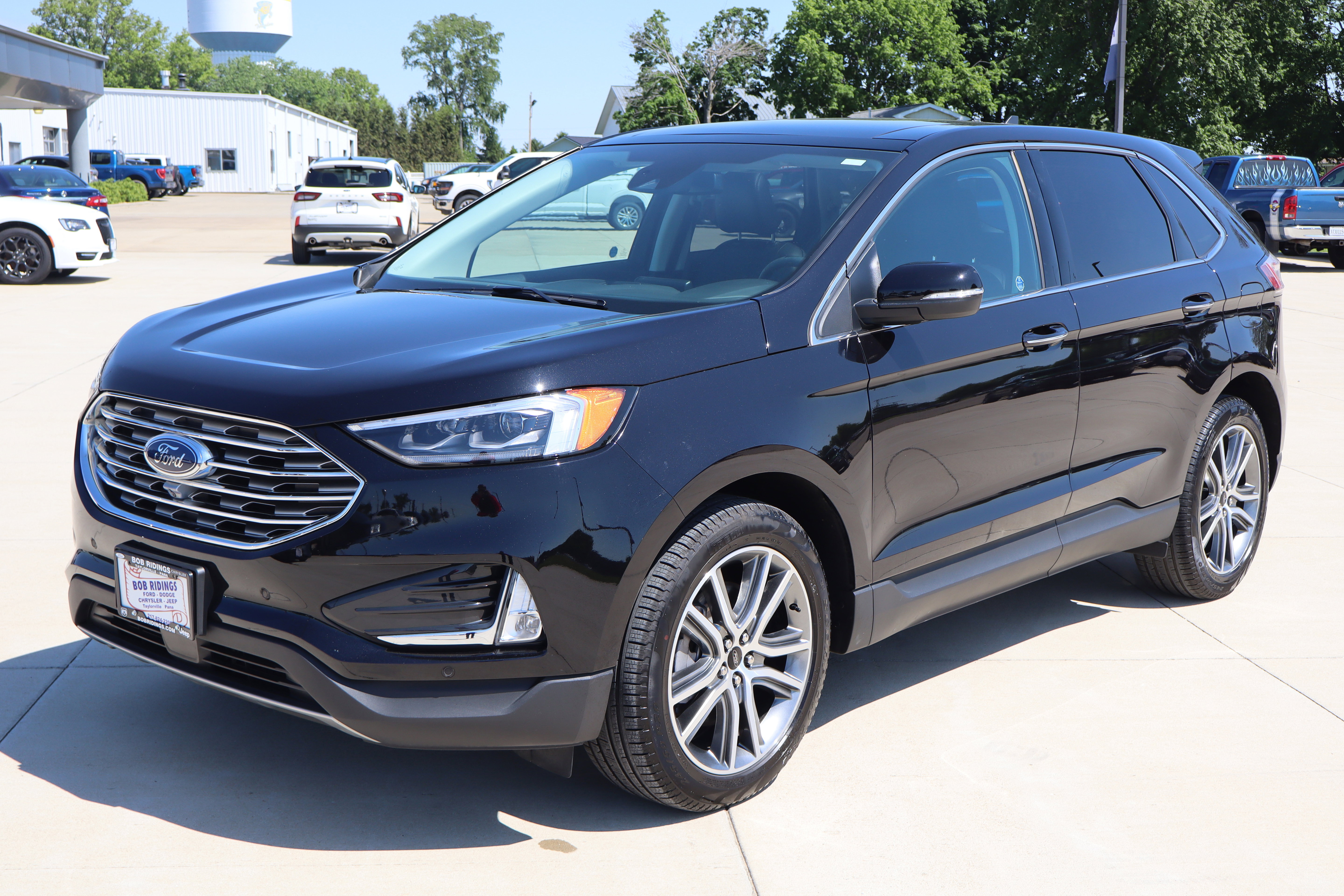 Used 2024 Ford Edge Titanium w/ Equipment Group 301A AWD/4WD image 2