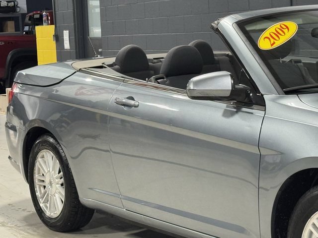 Used 2009 Chrysler Sebring Touring FWD image 5