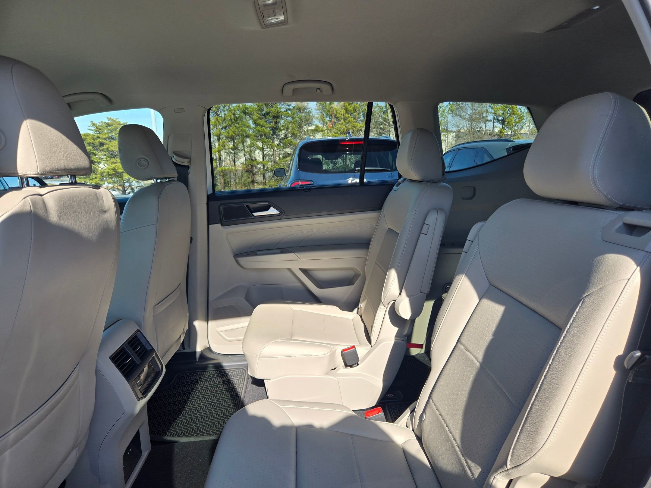 Used 2021 Volkswagen Atlas SE image 30