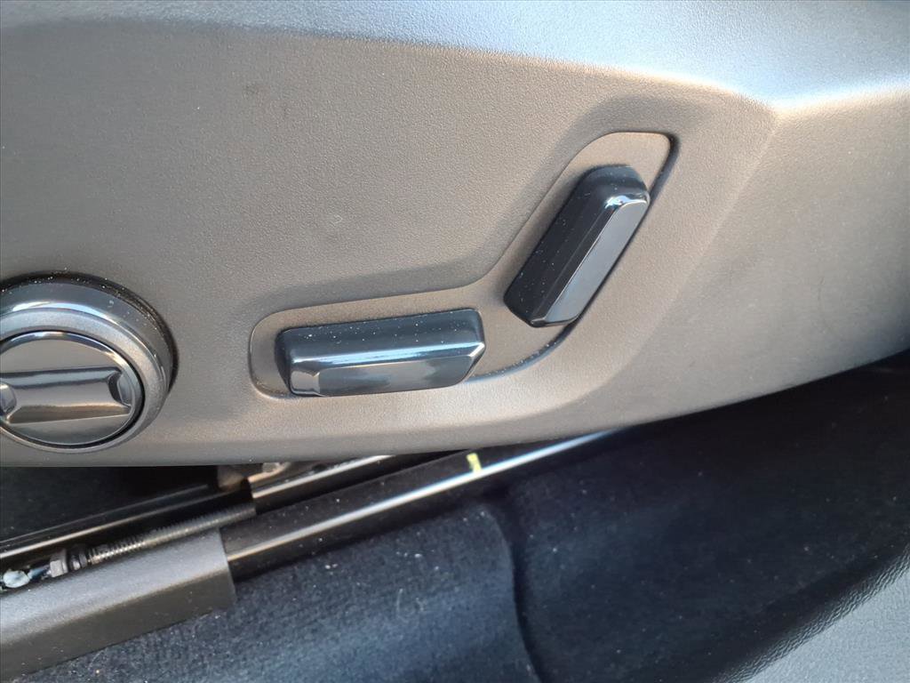 Certified 2025 Volvo XC60 B5 Plus image 12