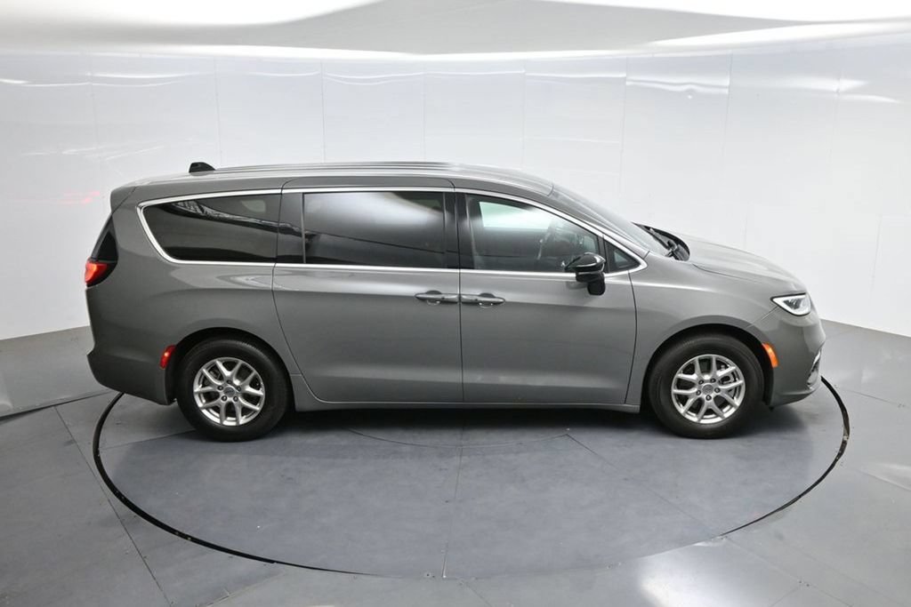 Used 2025 Chrysler Pacifica Select FWD image 73