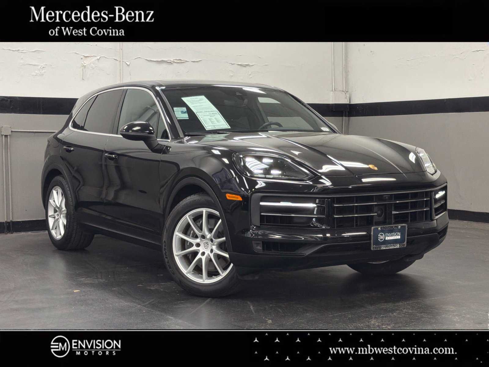 Used 2024 Porsche Cayenne AWD/4WD image 1