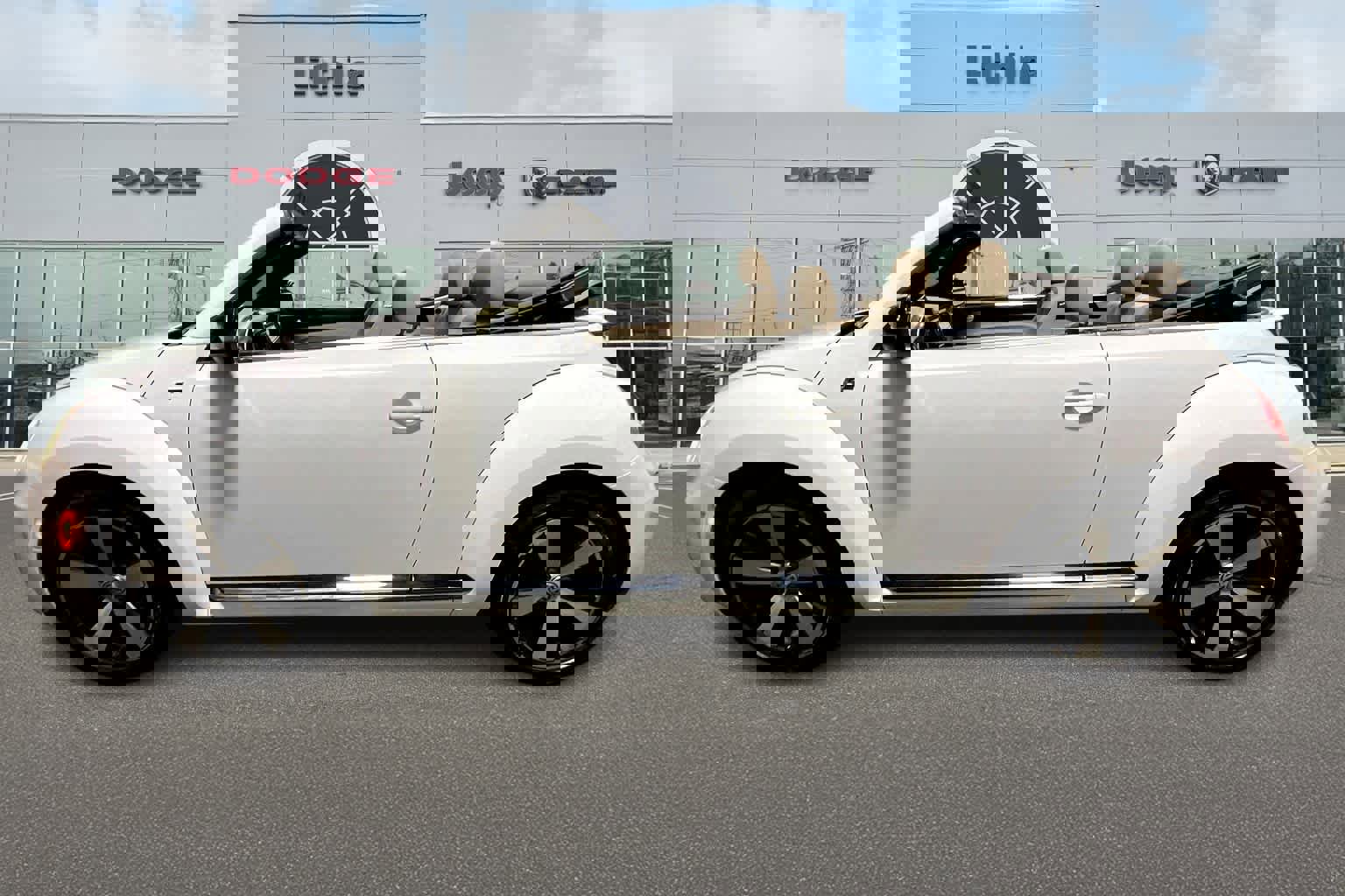 Used 2015 Volkswagen Beetle R-Line image 3