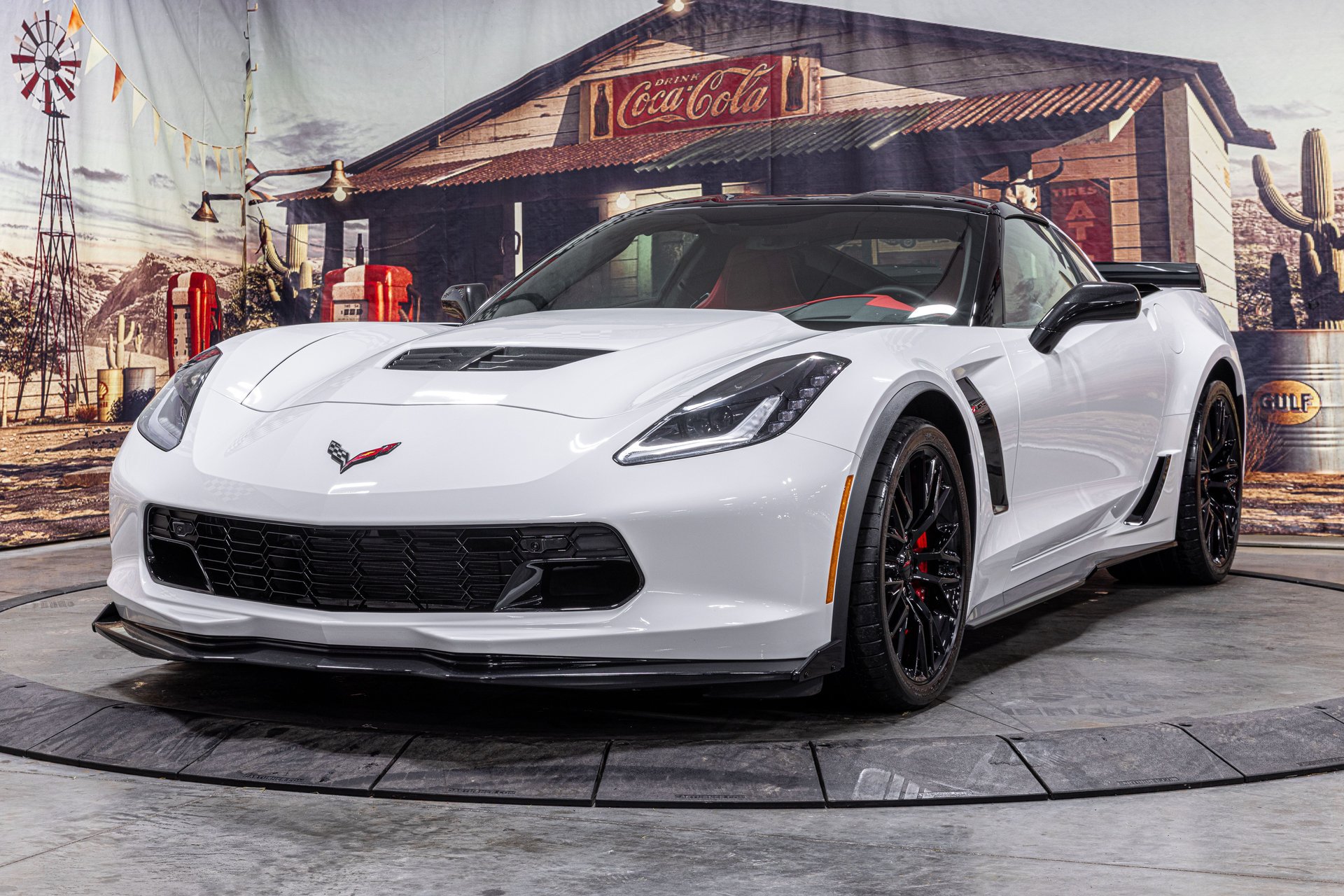 Used 2016 Chevrolet Corvette Z06 w/ 3LZ Preferred Equipment Group RWD image 3