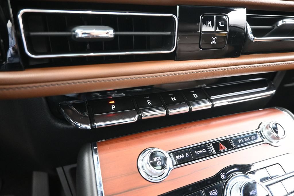 Used 2020 Lincoln Aviator Reserve w/ Equipment Group 202A AWD/4WD image 11