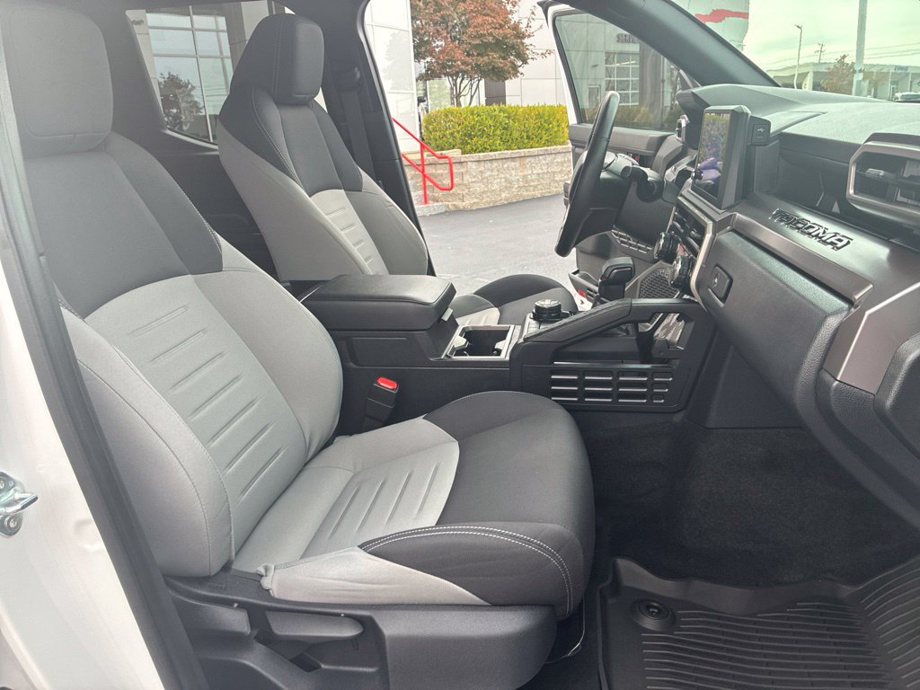 Used 2024 Toyota Tacoma TRD Off-Road AWD/4WD image 21