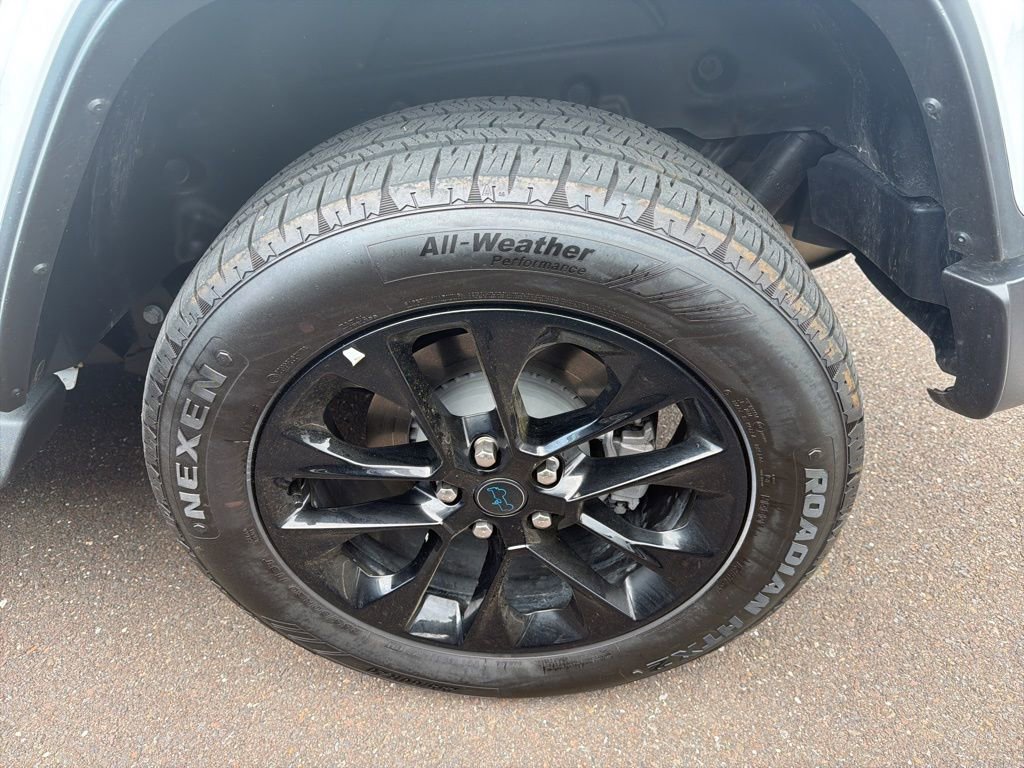 Used 2025 Jeep Wrangler Unlimited Sahara AWD/4WD image 6