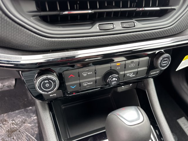 New 2026 Jeep Compass Latitude AWD/4WD image 21