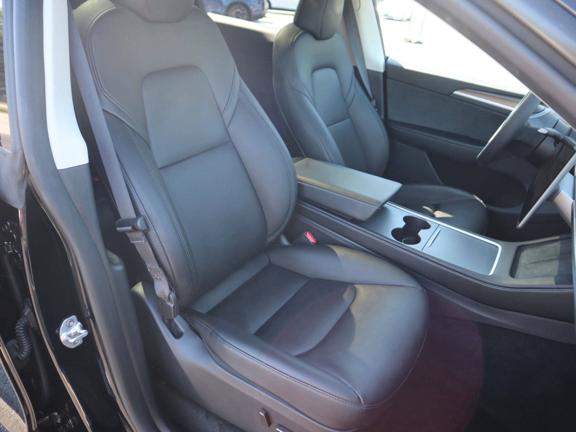Used 2024 Tesla Model Y Long Range AWD/4WD image 5