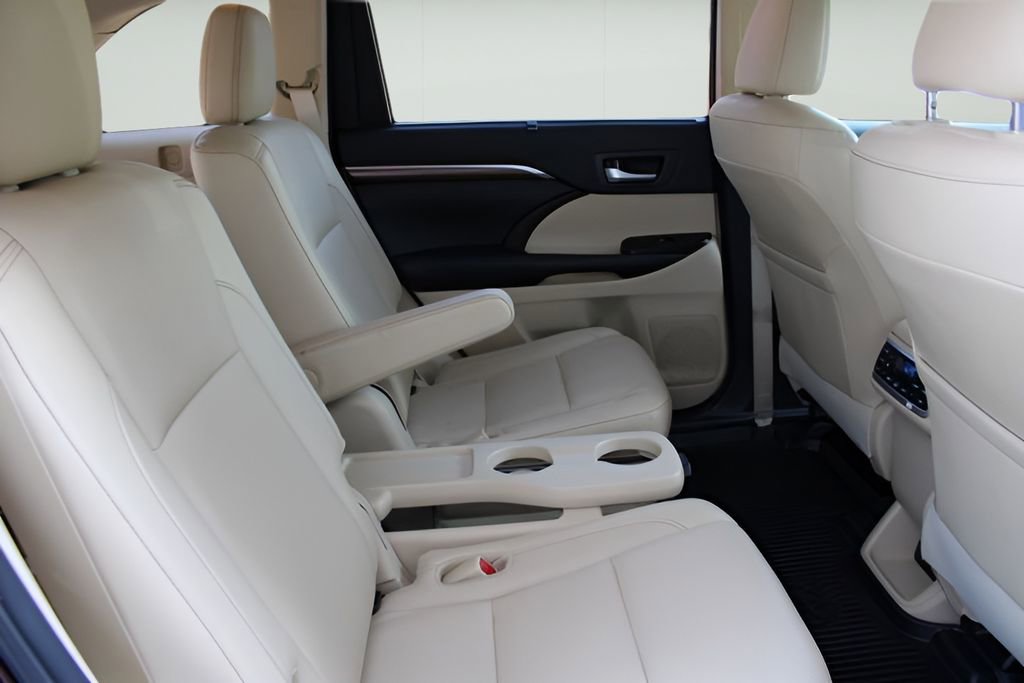 Used 2018 Toyota Highlander Limited Platinum AWD/4WD image 22