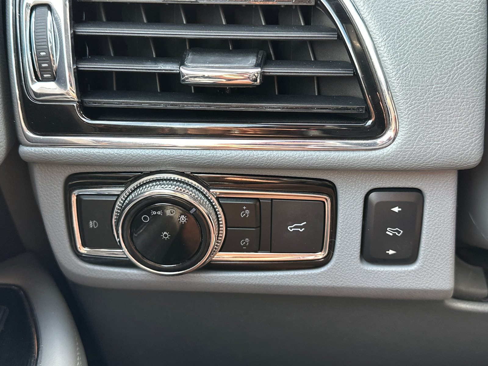 Used 2019 Lincoln Navigator Reserve AWD/4WD image 31