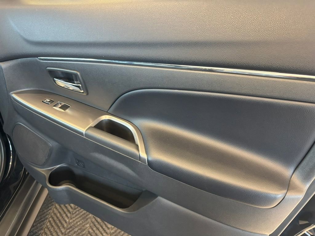 Used 2024 Mitsubishi Outlander Sport SE image 25