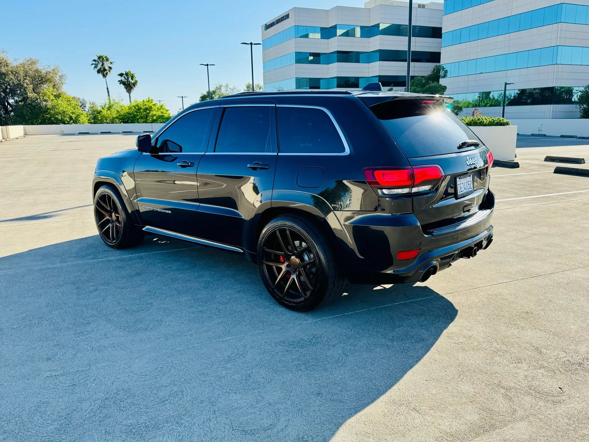 Used 2014 Jeep Grand Cherokee SRT8 w/ Luxury Group II AWD/4WD image 16