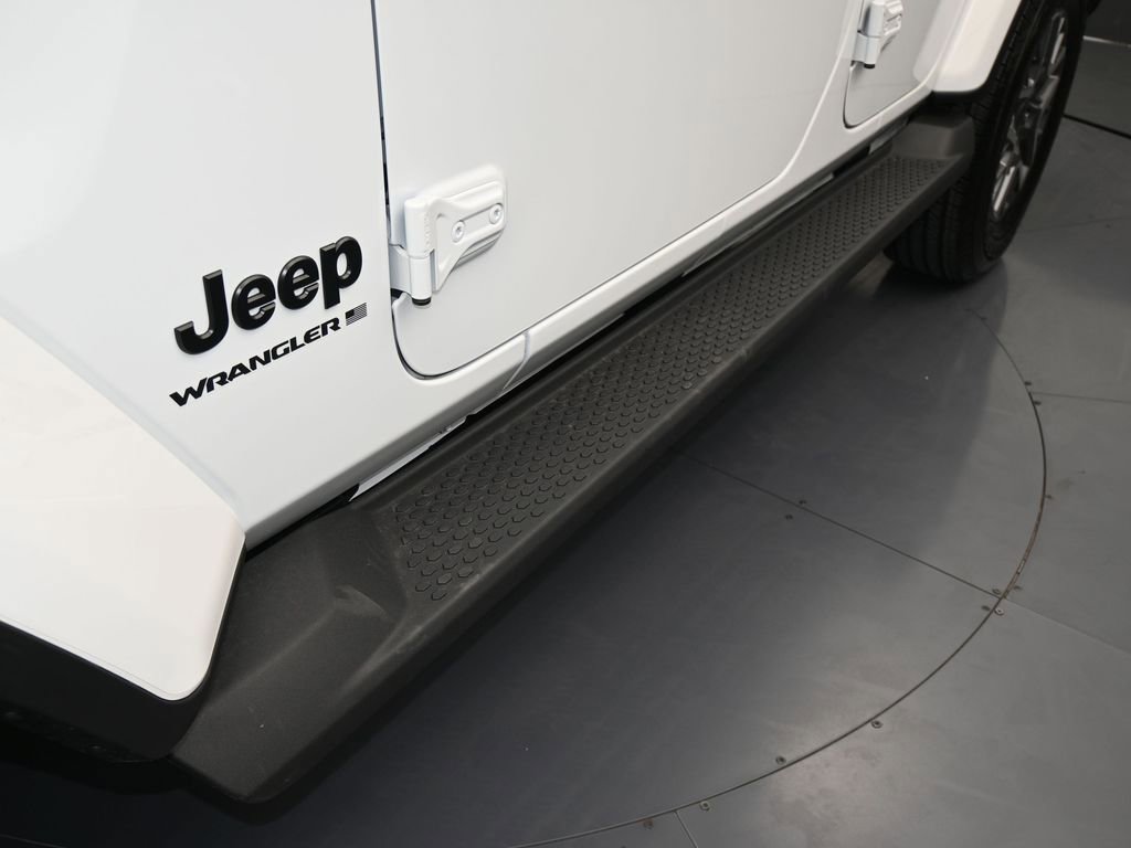 Used 2025 Jeep Wrangler Unlimited Sahara AWD/4WD image 27
