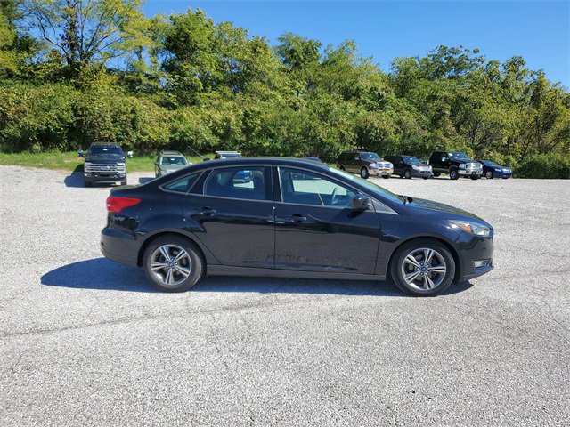 Used 2018 Ford Focus SE w/ SE Appearance Package image 3