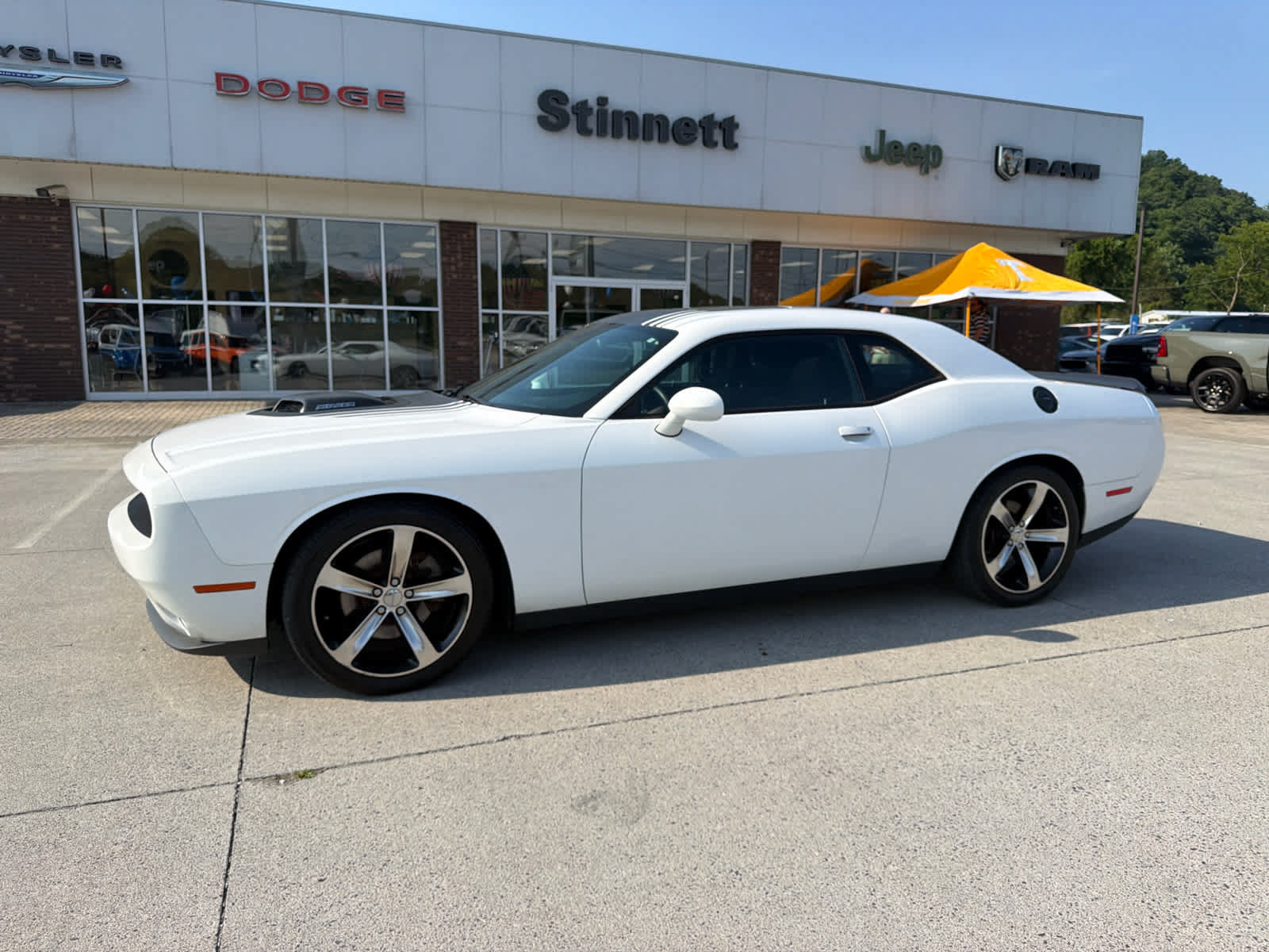 Used 2015 Dodge Challenger R/T RWD image 5