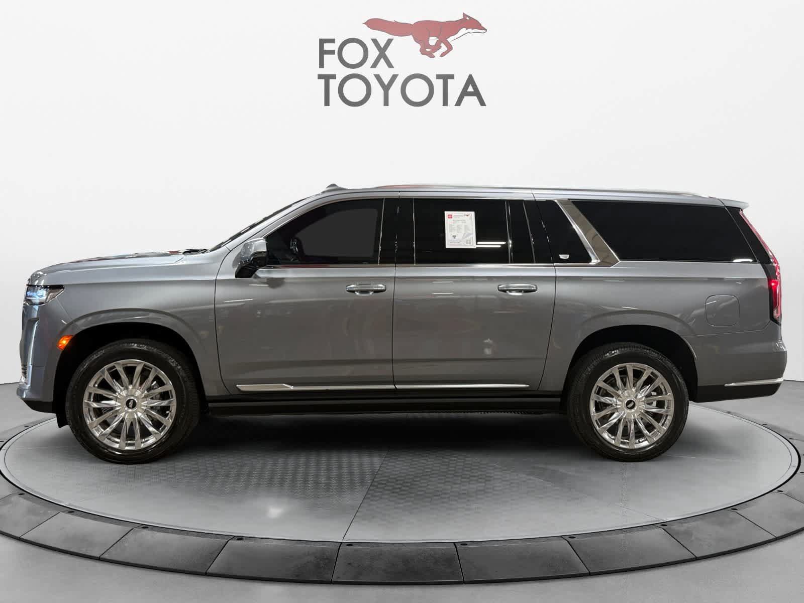 Used 2021 Cadillac Escalade ESV Premium Luxury w/ Driver Assist Tech Package AWD/4WD image 3
