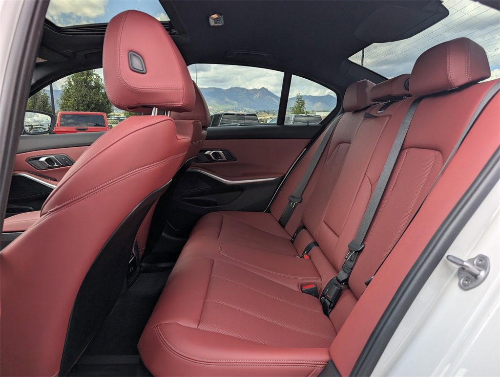 Used 2025 BMW 330i xDrive Sedan w/ Premium Package image 17