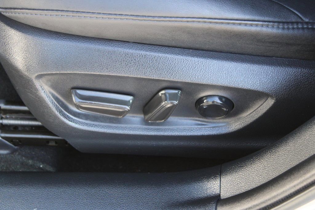 Used 2019 Toyota Prius Prime Premium w/ Carpet Mat Package image 24