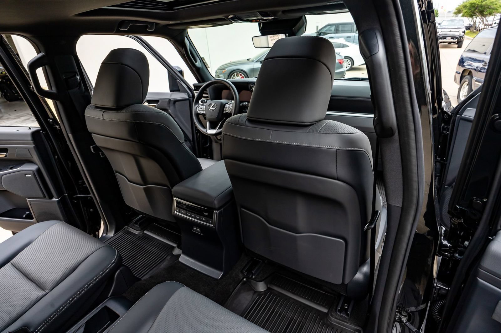 Used 2024 Lexus GX 550 w/ Accessory Package (31) AWD/4WD image 32
