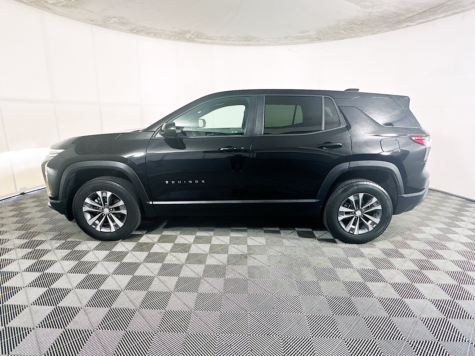 Used 2025 Chevrolet Equinox LT FWD image 6