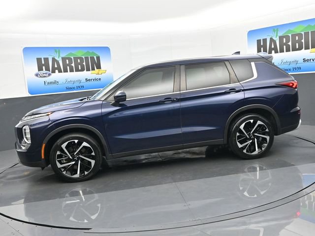 Used 2022 Mitsubishi Outlander SE image 2