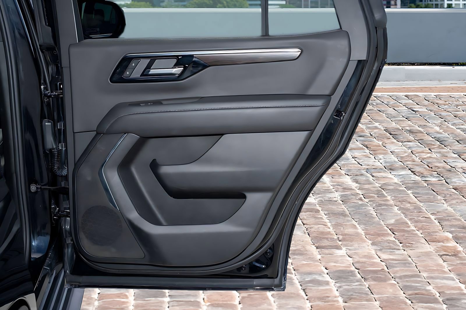 Used 2025 Chevrolet Tahoe LT image 15