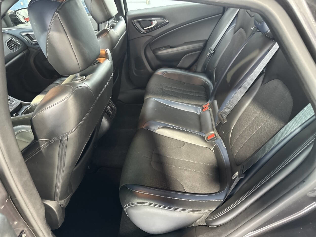 Used 2016 Chrysler 200 S w/ Comfort Group image 18