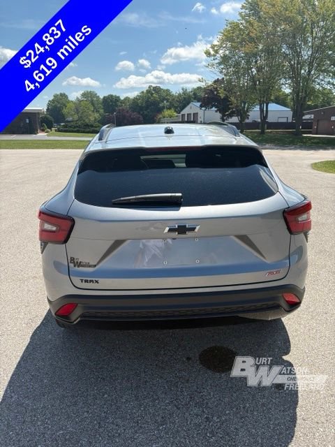 Used 2024 Chevrolet Trax RS w/ Sunroof Package FWD image 5