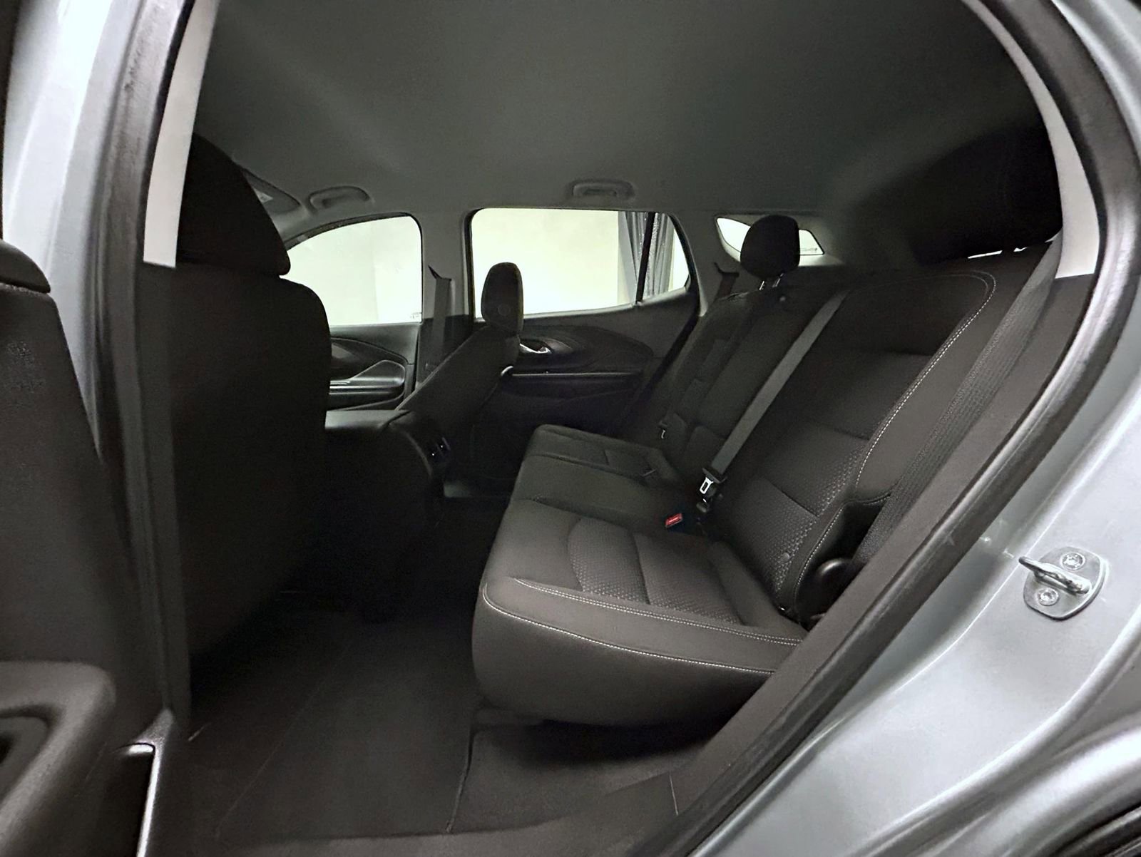 Used 2023 GMC Terrain SLE w/ Elevation Edition image 19