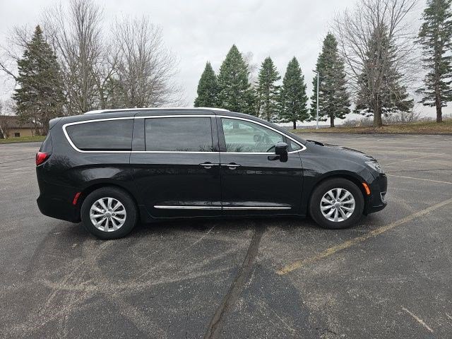 Used 2018 Chrysler Pacifica Touring-L image 7