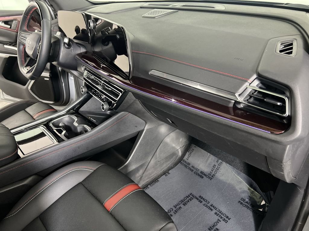 Used 2024 Chevrolet Traverse RS w/ LPO, Floor Liner Package AWD/4WD image 29