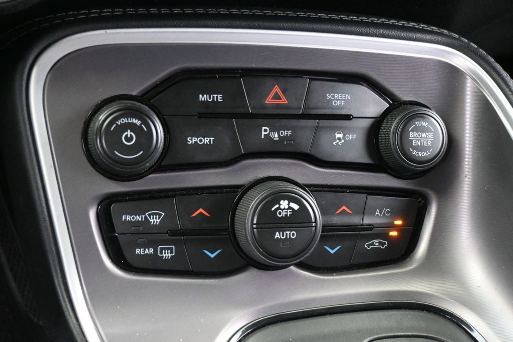 Used 2022 Dodge Challenger SXT w/ Driver Convenience Group RWD image 20