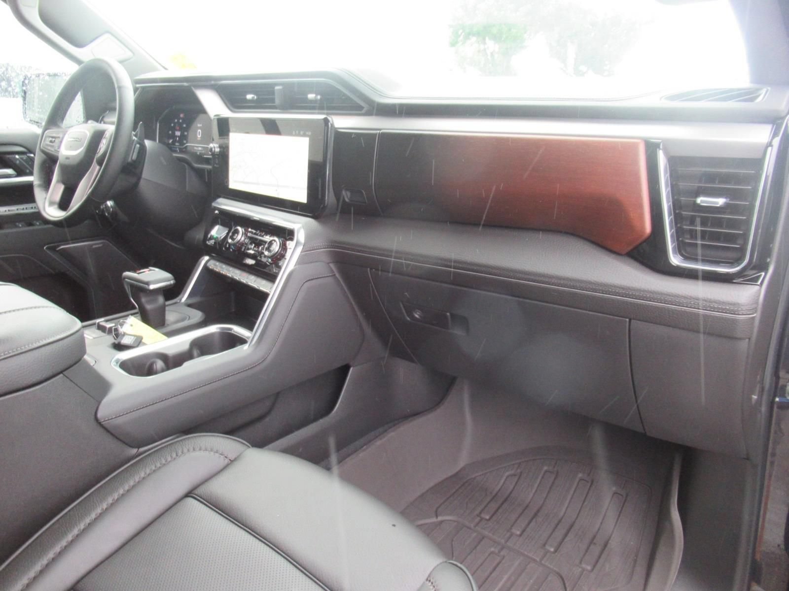 Used 2025 GMC Sierra 1500 Denali w/ Denali Reserve Package AWD/4WD image 11