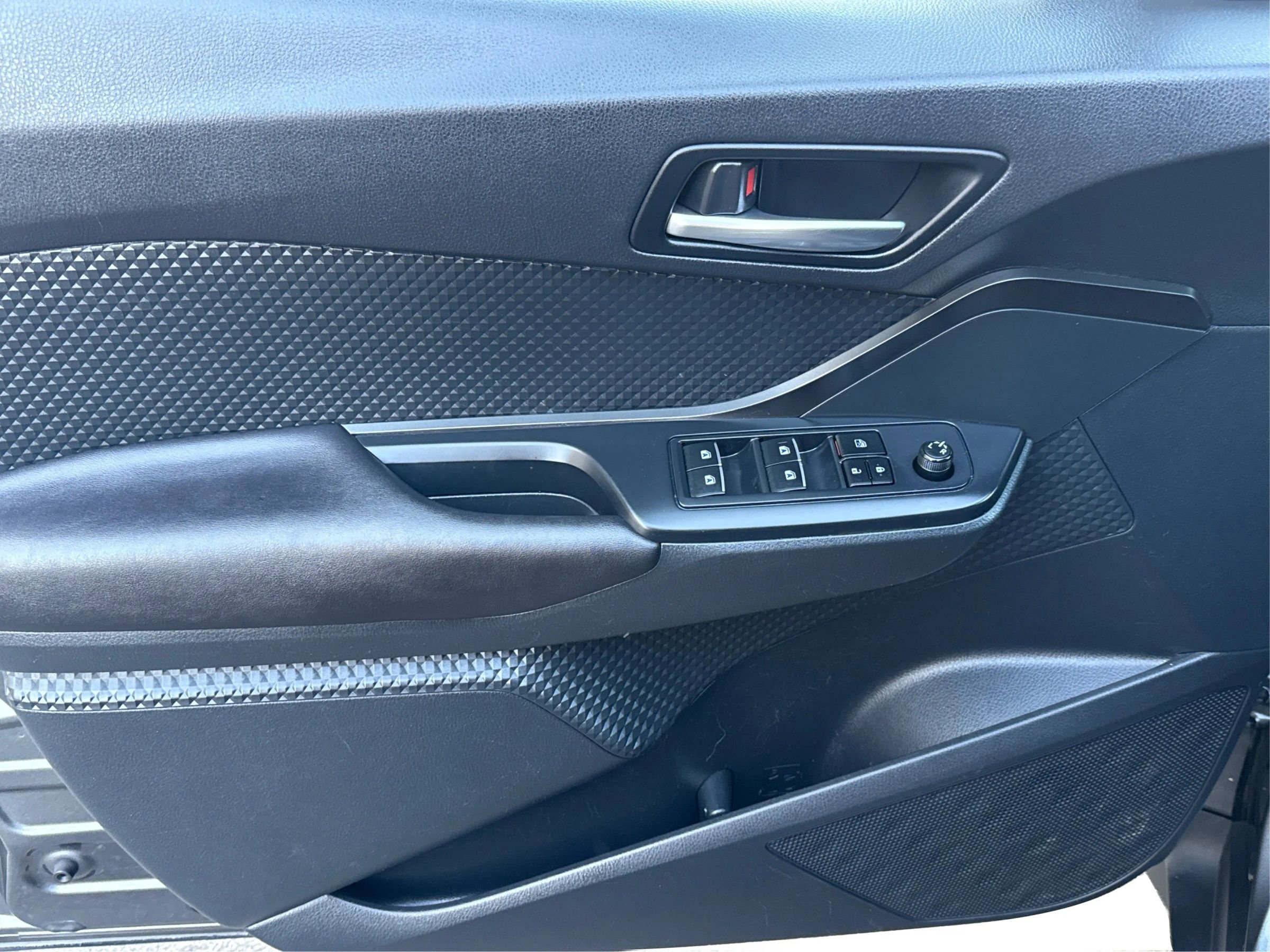 Used 2018 Toyota C-HR XLE image 21