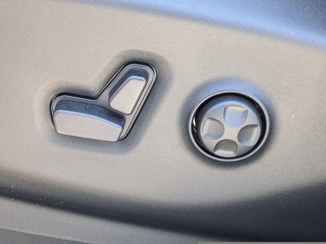 New 2025 Chrysler Voyager LX image 20