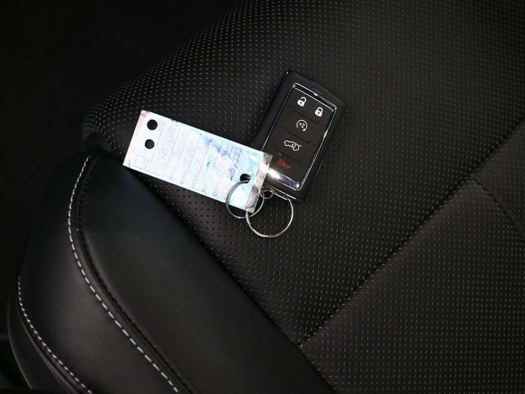 Used 2024 Jeep Grand Cherokee L Overland w/ Luxury Tech Group IV image 19