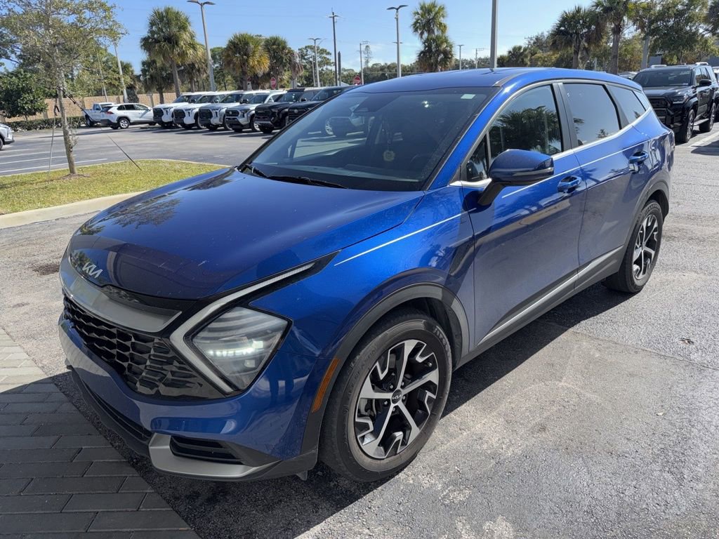 Used 2024 Kia Sportage EX image 3