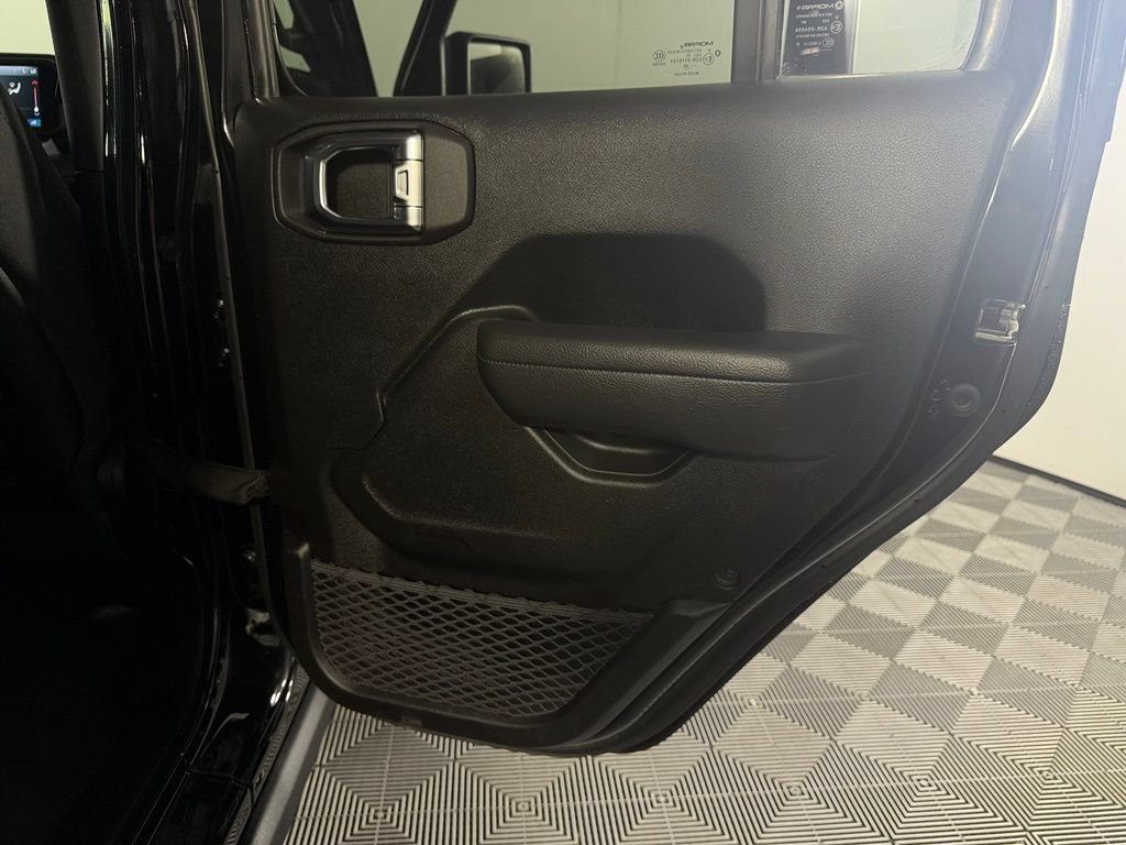 Used 2025 Jeep Wrangler Unlimited Rubicon 4xe w/ Safety Group AWD/4WD image 29